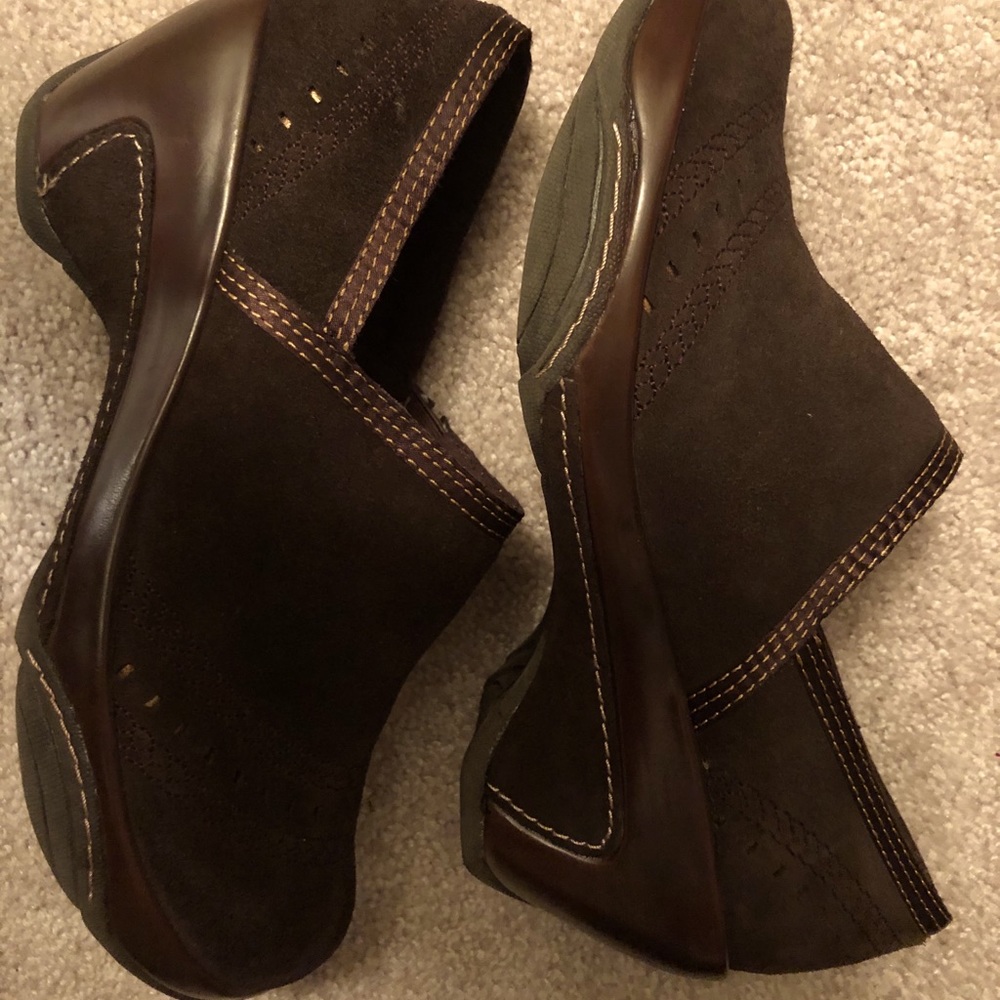 J41 Adventure On, Brown Suede Clogs, Size 8.5